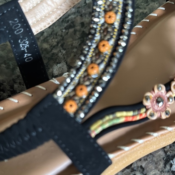Kinlida Embellished Black and Tan Sandals NWOT 9 - Picture 9 of 10